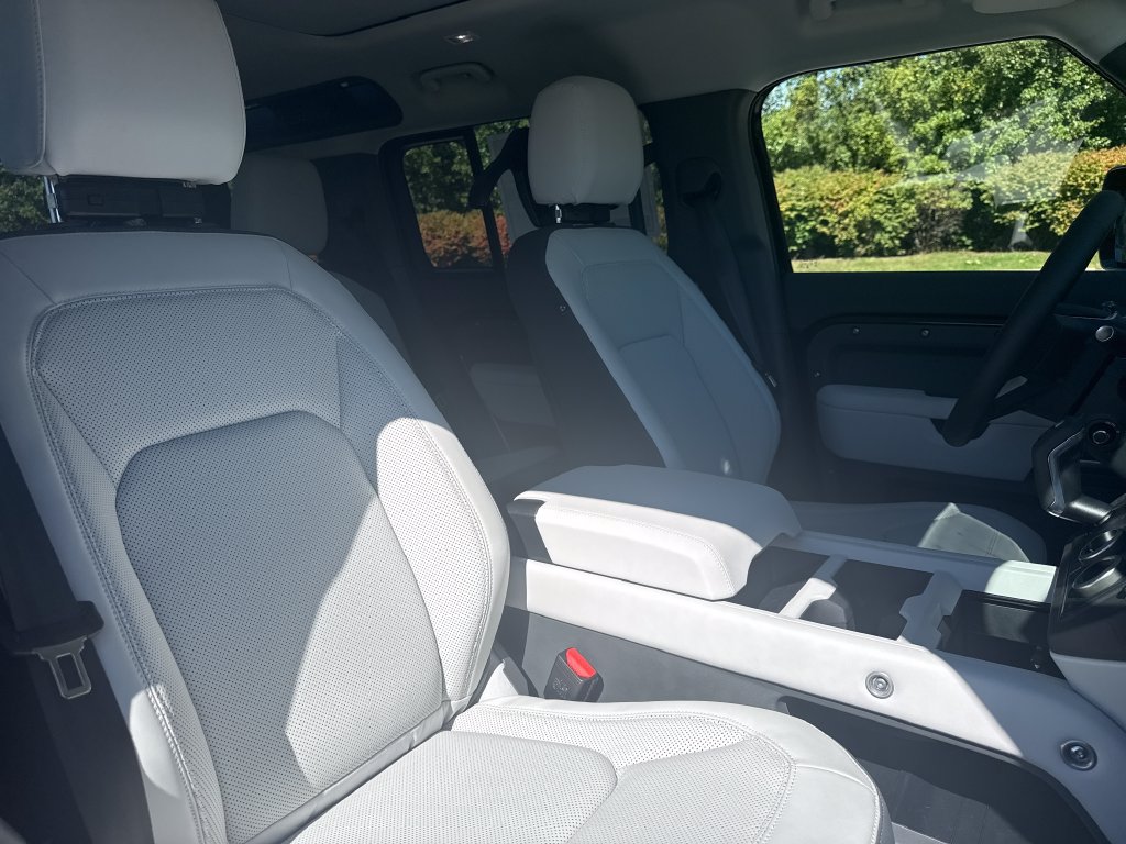 New 2026 Land Rover Defender 110 X-Dynamic SE AWD/4WD image 15