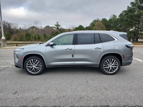 Used 2026 Buick Enclave Avenir w/ Super Cruise Package AWD/4WD image 2