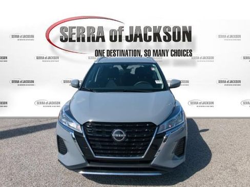 Used 2024 Nissan Kicks SV FWD image 3