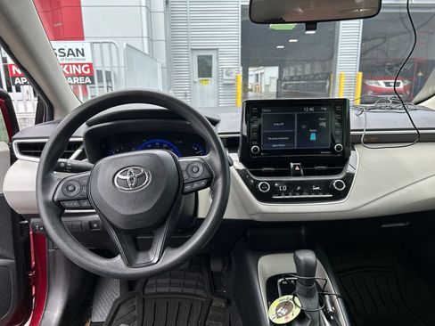 Used 2022 Toyota Corolla LE FWD image 11