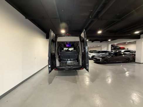 Used 2020 Mercedes-Benz Sprinter 3500 image 14