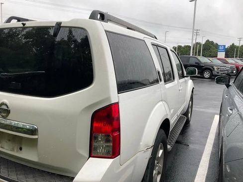 Used 2012 Nissan Pathfinder SV RWD image 4