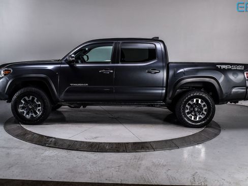 Used 2023 Toyota Tacoma TRD Off-Road w/ Technology Package image 3