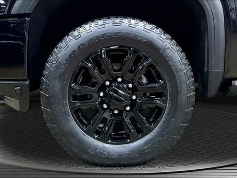 Used 2022 GMC Sierra 2500 Denali w/ Denali Black Diamond Edition AWD/4WD image 34