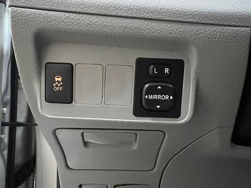 Used 2013 Toyota Corolla LE image 31