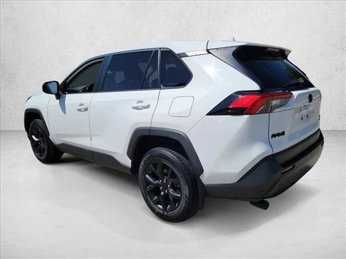 Used 2022 Toyota RAV4 LE AWD/4WD image 7