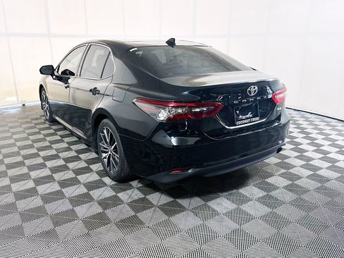 Used 2023 Toyota Camry XLE FWD image 5
