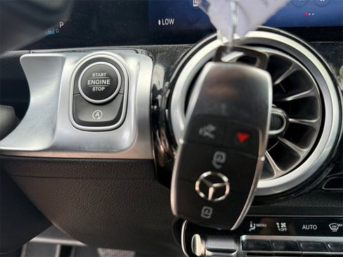 Used 2024 Mercedes-Benz GLB 250 GLB 250 image 31