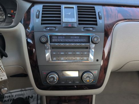 Used 2011 Cadillac DTS Luxury image 23