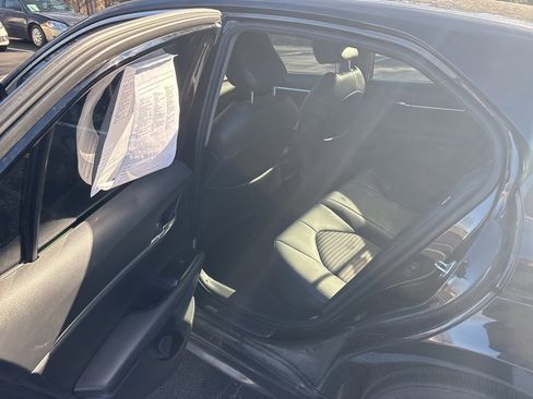 Used 2020 Toyota Camry SE image 9