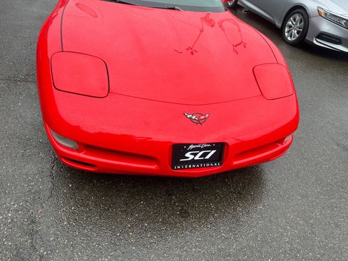 Used 1997 Chevrolet Corvette Coupe w/ Performance Handling Pkg image 8