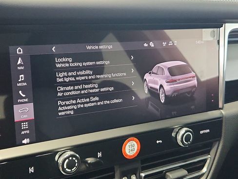Certified 2026 Porsche Macan AWD/4WD image 27