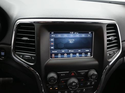Used 2021 Jeep Grand Cherokee Laredo RWD image 14