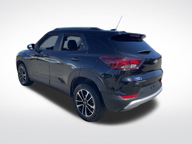 Used 2025 Chevrolet TrailBlazer LT AWD/4WD image 3