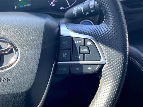 Used 2024 Toyota Sienna XLE Woodland Edition AWD/4WD image 25