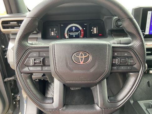 Used 2025 Toyota Tacoma SR5 AWD/4WD image 35