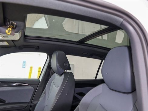 New 2026 Volkswagen Tiguan SE R-Line image 15