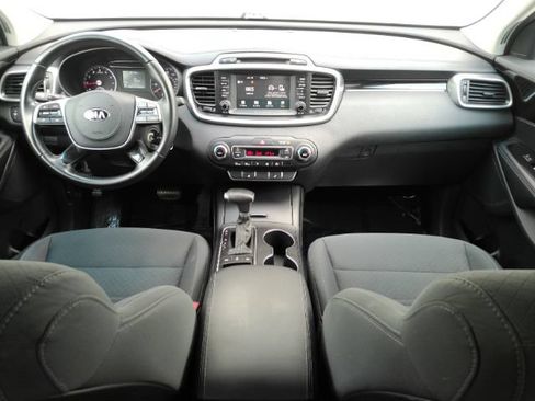Used 2019 Kia Sorento AWD w/ LX Convenience Package image 2