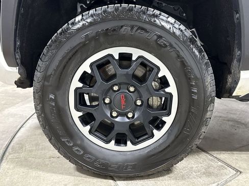 Used 2025 Toyota Tacoma TRD Off-Road image 26