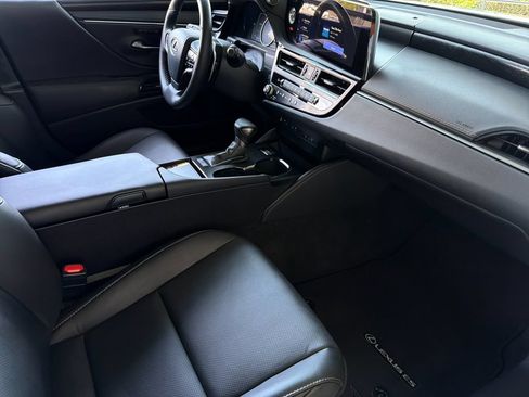 Used 2025 Lexus ES 300h w/ Premium Package FWD image 15