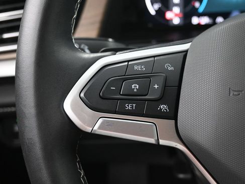 Used 2024 Volkswagen Atlas SE w/ Panoramic Sunroof Package FWD image 20