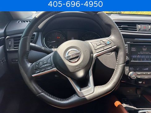 Used 2018 Nissan Rogue SL w/ Premium Package FWD image 17