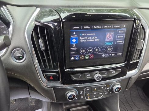 Used 2023 Chevrolet Traverse LT w/ LT Premium Package FWD image 19