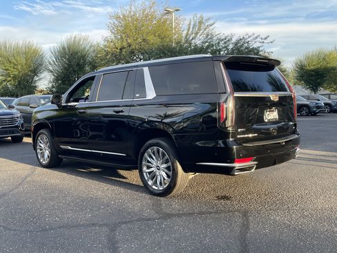Used 2023 Cadillac Escalade ESV Premium Luxury image 3