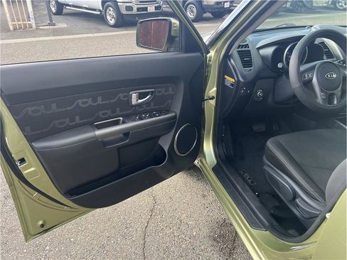 Used 2012 Kia Soul + w/ Audio Pkg image 11