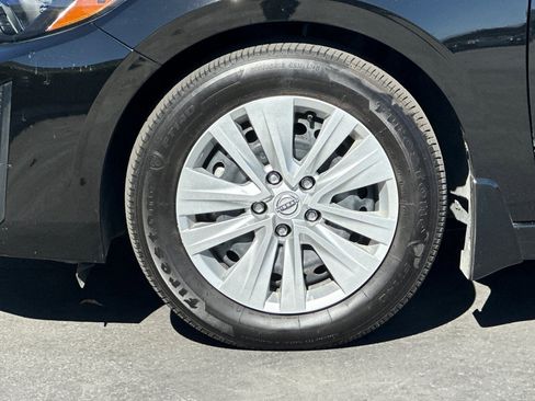 Used 2025 Nissan Sentra S image 24