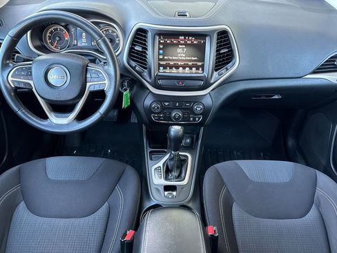 Used 2016 Jeep Cherokee Latitude FWD image 13