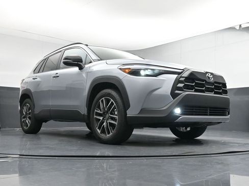 Used 2026 Toyota Corolla Cross XLE image 34