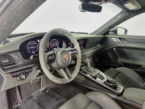Used 2025 Porsche 911 GT3 RWD image 4