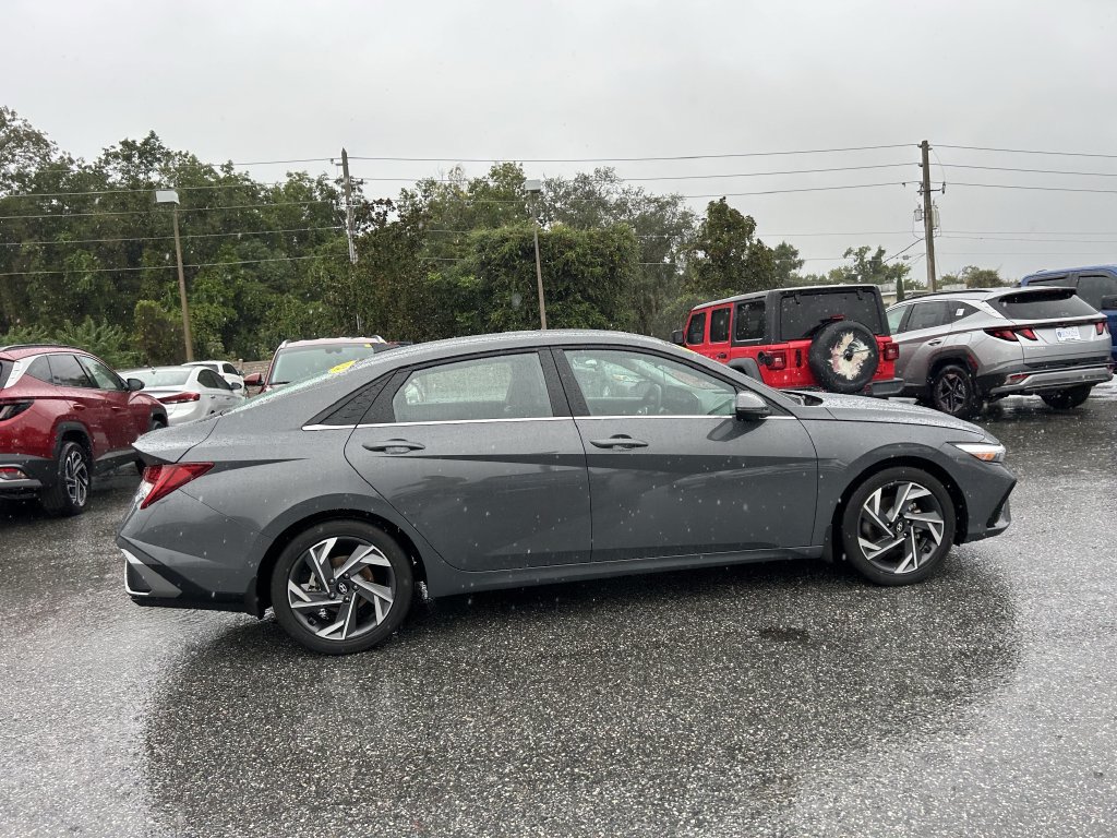Certified 2024 Hyundai Elantra Limited FWD image 4