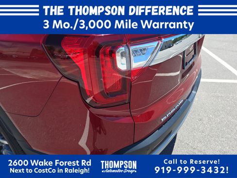 Used 2022 GMC Acadia SLT w/ Technology Package AWD/4WD image 29