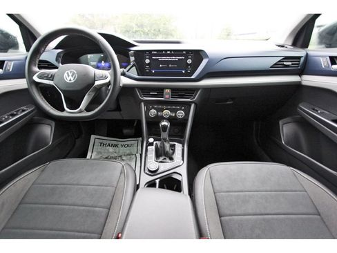 Used 2024 Volkswagen Taos SE w/ Panoramic Sunroof Package AWD/4WD image 10