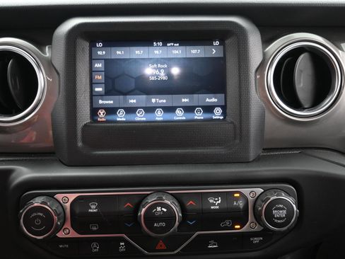 Used 2021 Jeep Wrangler Unlimited Sahara AWD/4WD image 16