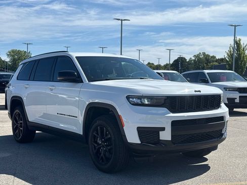 Used 2024 Jeep Grand Cherokee L Laredo AWD/4WD image 1