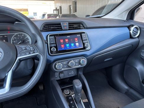 Used 2025 Nissan Versa SV image 17