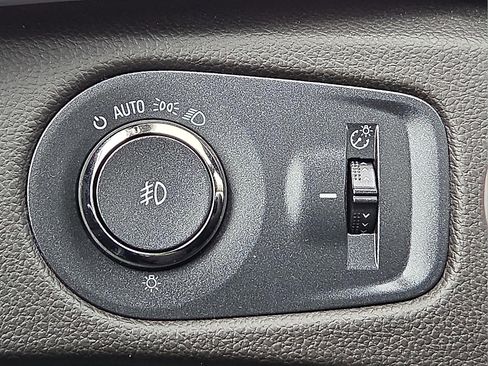 Used 2015 Cadillac SRX Premium image 20