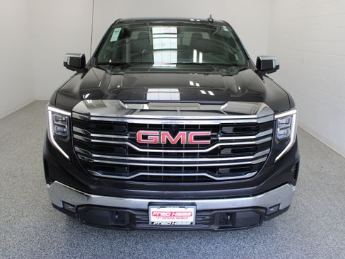 Used 2023 GMC Sierra 1500 SLT AWD/4WD image 3