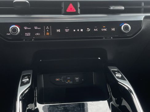 Certified 2025 Kia Sorento SX Prestige image 26