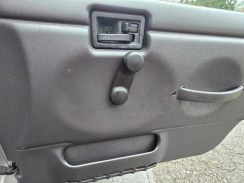 Used 2000 Jeep Wrangler Sport AWD/4WD image 25