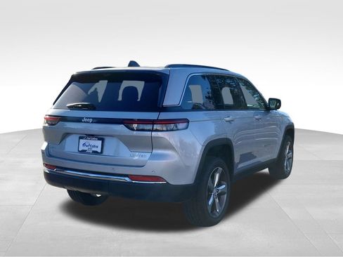 Used 2025 Jeep Grand Cherokee Limited w/ Luxury Tech Group II image 6