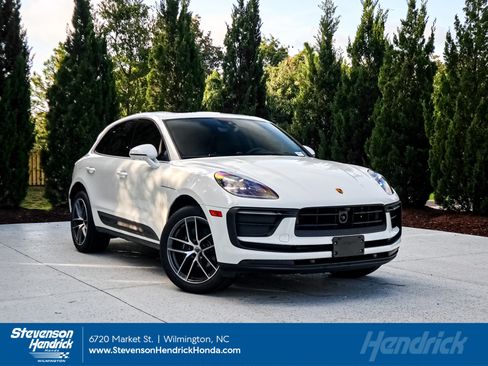 Used 2026 Porsche Macan AWD/4WD image 1