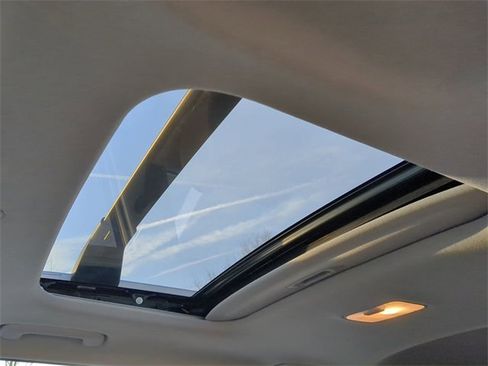 Used 2023 Hyundai Venue SEL image 19