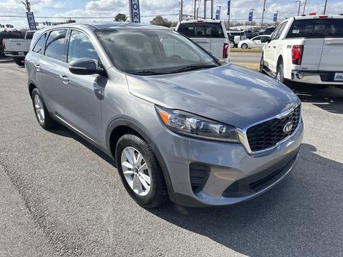 Used 2020 Kia Sorento LX image 3
