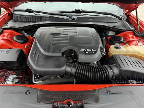 Used 2020 Dodge Charger SXT w/ Blacktop Package RWD image 32