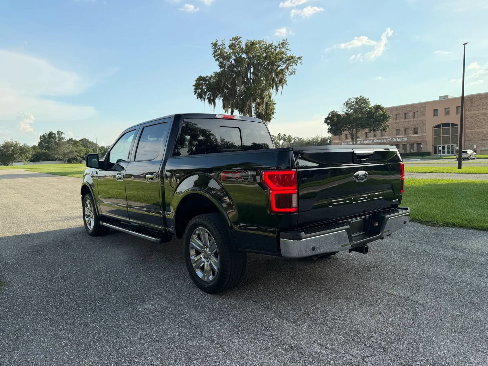 Used 2018 Ford F150 Lariat w/ Equipment Group 502A Luxury AWD/4WD image 8