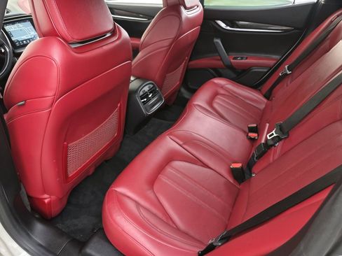 Used 2018 Maserati Ghibli S GranSport image 31